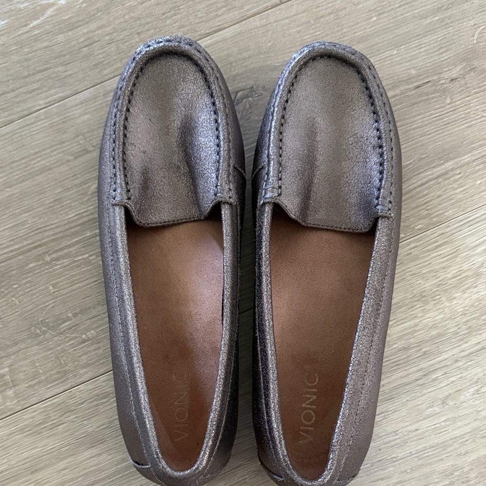 Vionic Women’s Metallic Loafers